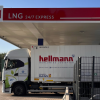 Klimaneutral: Q1 und Hellmann bewegen Lkw-Flotte mit Bio-LNG