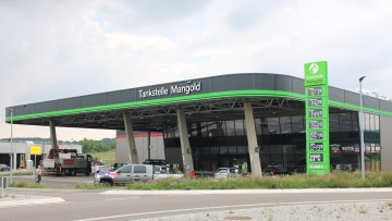 Tankstelle Mangold: außen