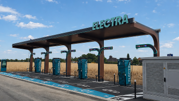 Im Rahmen der Eröffnung gab die familiengeführte 24-Autohofgruppe aus Regensburg ihre neuen Partnerschaften mit EnBW und Electra bekannt. Nach dem ersten Standort am 24-Shell Autohof Gramschatzer Wald (A7) und dem neu eröffneten Ladepark in Langenselbold 