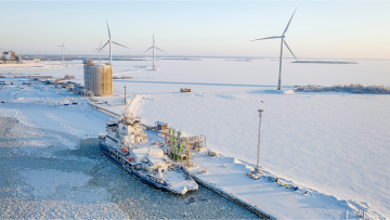 Finnlands Kapazitäten für den Aufbau von bis zu 100 E-Fuel-Produktionsanlagen spielen eine entscheidende Rolle für die EU-Klimaziele in Sektoren wie Luft- und Schifffahrt.