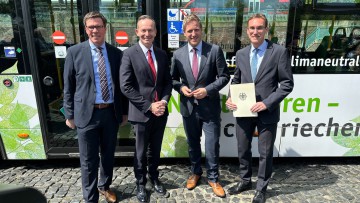 Von links nach rechts: Stephan Santelmann, Aufsichtsratsvorsitzender der Regionalverkehr Köln (RVK), Volker Wissing, Bundesminister für Digitales und Verkehr, Markus Ramers, Landrat Kreis Euskirchen, Marcel Frank, Geschäftsführer der RVK.