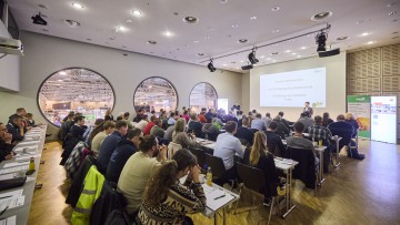 Der vollbesetzte Saal bewies das große Interesse der Teilnehmer an den praktischen Themen der Abscheidetechnik