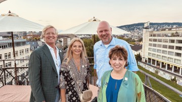 (V. l. n. r.) Roy Strasburger (Co-Founder Vision Group Network), Eva Strasburger (Co-Founder Vision Group Network), Christian Warning (The Retail Marketeers) und Myra Kressner (Co-Founder Vision Group Network ).