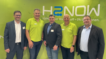 V.l.n.r.: Thomas Wersig (Geschäftsführung Oktan Mineraloel-Vertrieb), Andre Stracke (Geschäftsführer H2Now), Boris Bastkowski (Geschäftsführer Oktan Tankstellen), Stefan Schwarzer (Geschäftsführer H2Now) und Daniel Kasper (Geschäftsführung Oktan Mineraloe