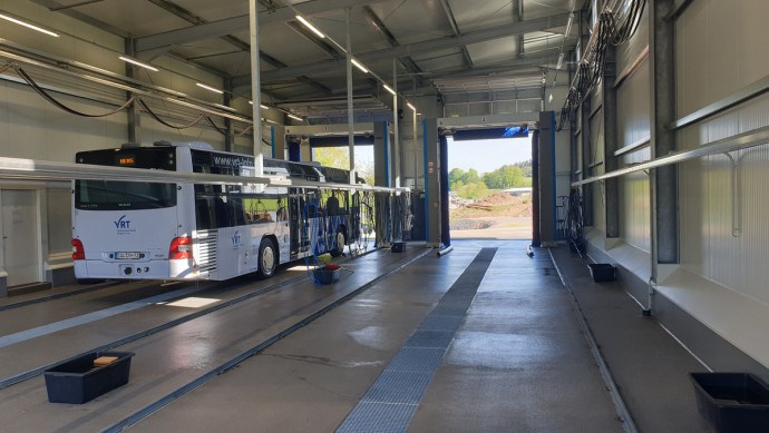 Im Fokus steht die Wäsche von Lkw, Bussen, Caravan und Transportern