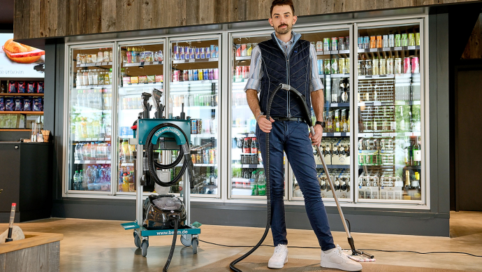 Tankstellenbetreiber Florian Hofmann setzt auf das Dampfreinigersystem Carbon UVC von beam.