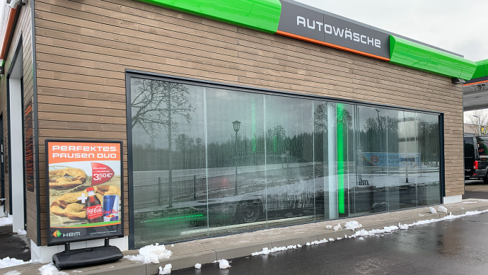 Eine der Besonderheiten der HEM in Fahrenzhausen ist die Holzfassade außen.