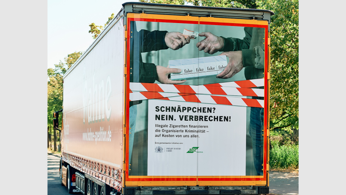 Das Kampagnenmotiv auf einem Lkw