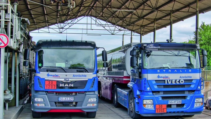 Zwei Lkw aus dem Fuhrpark von Energie Schmidt