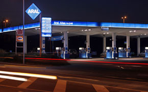Verfügung: Schluss mit Einkaufen rund um die Uhr Aral-Tankstelle nachts