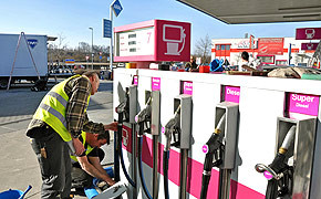 Werbegag: Aral-Tankstelle wechselte die Farbe Aral-pink