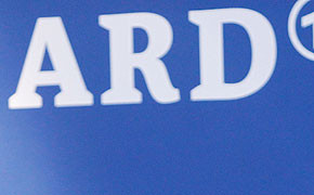 ARD-Umfrage: Die Bürger zweifeln die angedachte "Spritpreis-Polizei" massiv an.