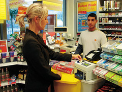 Postbank und Shell locken mit Rabatt: Ein Cent je Liter Shell-Cashmanagement