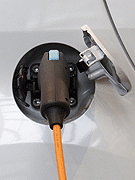 2012 geht´s los: Daimler und Bosch bauen eine Million E-Motoren Bisher fahren nur einige hundert E-Autos auf deutschen Straßen, doch das soll sich bald ändern.
