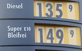 Hersteller haben Verständnis: E10-Lieferungen verzögern sich E10 enthält bis zu zehn Prozent Bioethanol.