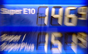 Reaktion auf das E10-Desaster: Die Super-Entscheidung von Aral Bald wieder ein klares Bild an Aral-Tankstellen: Super E10, Super E5 und Superplus E5 oder Ultimate stehen in der Preissanzeige.