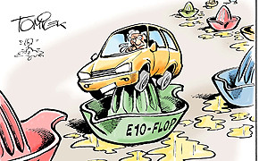 Der Karikaturist Jürgen Tomicek sieht den Autofahrer als Zitrone, aus dem noch das letzte rausgepresst wird.  