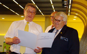 Auszeichnung: Goldene Ehrennadel für Flemming Auszeichnung Peter Flemming