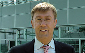Staffelstabübergabe: Neuer Geschäftsführer bei TeleCash Ansage: Mark Freese, neuer Geschäftsführer von TeleCash, will den Kartenzahlungsspezialisten weiter voranbringen.