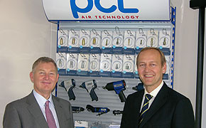 Breiter aufgestellt: Torsten H. Kutschinski (r), Geschäftsfüher der Horn GmbH & Co. KG, freut sich über den Kauf des Füllspezialisten PCL.