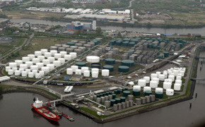 Heide und Hamburg-Harburg: Interessenten für Shell-Raffinerien Raffinerie Hamburg Hafen
