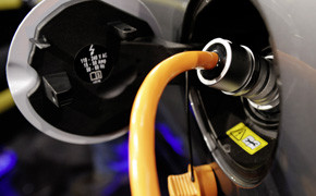 Ladestationen für Elektroautos: Saft statt Sprit Stromtanken