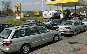 Aus Stichproben: In Tschechien sollen Tankstellen minderwertigen Diesel verkauft haben.