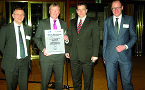 Westfalen-Generalbevollmächtigter Reiner Ropohl (2. v. li.) nahm in Berlin die Auszeichnung als Service Champion entgegen. Mit im Bild (v. li.): Prof. Dr. Rolf van Dick, Johann-Wolfgang-Goethe-Universität, Dr. Claus Dethloff, Geschäftsführer ServiceValue 