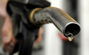 Kraftstoffe: Total warnt vor Diesel-Knappheit Zapfpistole