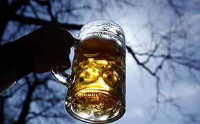 Nüchterne Bilanz: Mehr Durst auf Alkoholfreies statt auf Bier Bierkrug