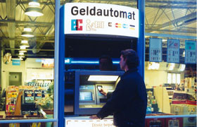 EC-Karten mit Chipfehler: Tankstellen leiden besonders unter dem Karten-Desaster Geldautomat an einer Aral Tankstelle