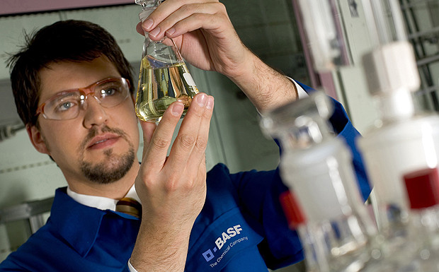 Geplatzt: Kein Gemeinschaftsunternehmen von BASF und Petronas Der Chemiekonzern BASF und der Mineralölkonzern Petronas gründen doch kein weiteres gemeinsames Unternehmen zur Produktion von Spezialchemikalien in Malaysia.