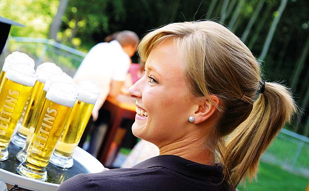 Ausgeschenkt: Die Brauereien setzen zwar viel Bier im Inland ab, doch schrumpft die Menge Jahr für Jahr.