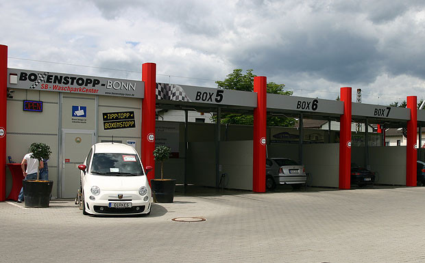Idee durchgezogen: Mit dem Formel-1-Design spricht die SB-Anlage "Boxenstopp Bonn" nicht nur die Motorsportfans an.