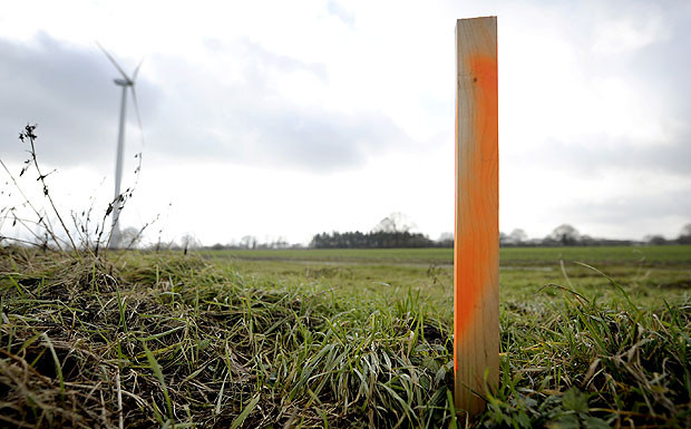 Pflock eingeschlagen: Probebohrungen hat die Industrie zum umstrittenen Fracking in Niedersachen und NRW bereits durchgeführt. 