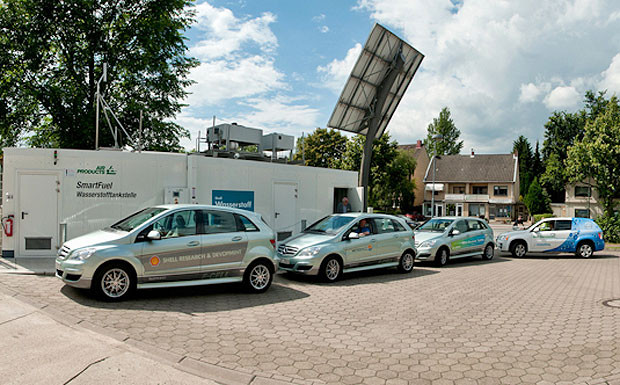 Neu: Das Tanken von Wasserstoff an der Shell-Station in Hambrug-Bramfeld.