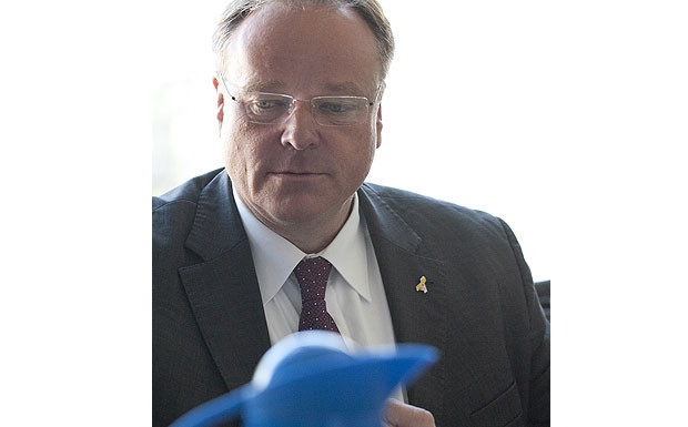 Aufgegossen: Entwicklungshilfeminister Dirk Niebel hat die alte Tank-Teller-Diskusion wieder angeheizt.