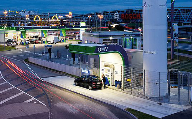 Bis 2015: Bundesweites Netz von Wasserstoff-Tankstellen geplant Die Wasserstofftankstelle von OMV am Stuttgarter Flughafen.