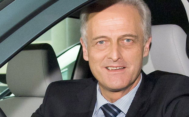 Mehr Freiräume: Ramsauer will "möglichst wenig" Vorgaben für Elektro-Tankstellen Peter Ramsauer