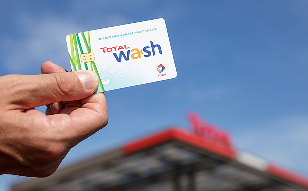 Vorzeigebeispiel: Die Total-Waschkarte gilt im gesamten Stationsnetz von Total.
