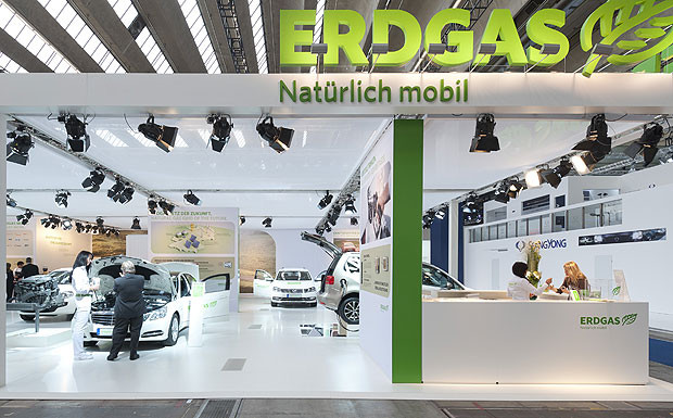 Auf Stand: erdgas mobil präsentierte sich auf der IAA 2013 - und nun die aktuellen Neuzulassungszahlen für Erdgas-Pkw.