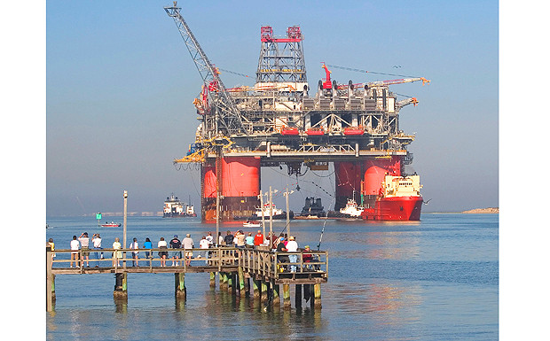 Konzerne haften in voller Höhe: EU verschärft Sicherheitsregeln für Ölplattformen Die Thunder Horse-Ölplattform von BP im Golf von Mexiko.
