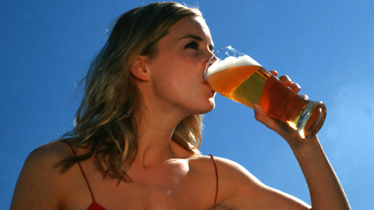 Frauen trinken ebenfalls gerne Bier