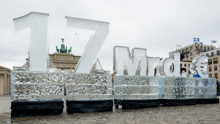 Mitten in Berlin: 17 Milliarden Euro aus Eis