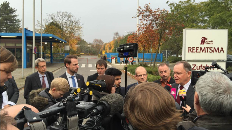 Ministerpräsident Stephan Weil besucht Reemtsma-Werk in Langenhagen