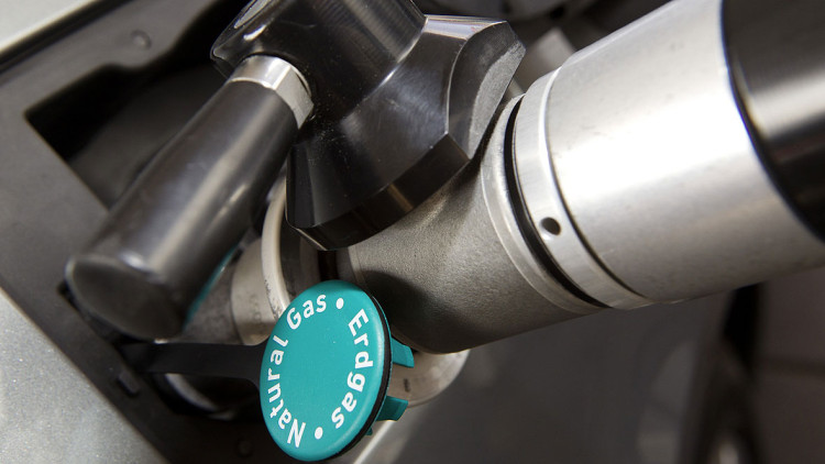 Klimafreundliche Vorstellung: Erdgas tanken, welches eine Syntheseanlage aus CO2 hergestellt hat.