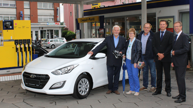 EM-Gewinnspiel: Westfalen übergibt Kunden einen Hyundai