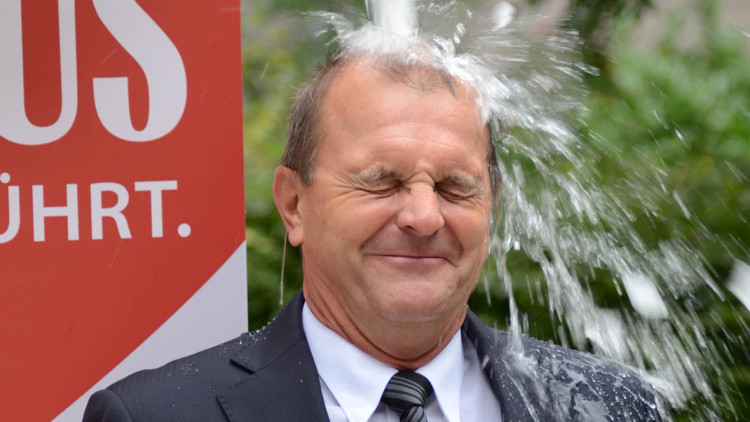 ALS Ice bucket challenge: Eiskalte Dusche für Ralph M. Meunzel
