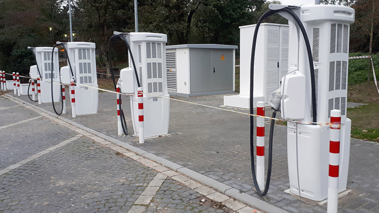 Elektromobilität: Report von TÜV Rheinland und Charging Radar zeigt Stand der Ladeinfrastruktur