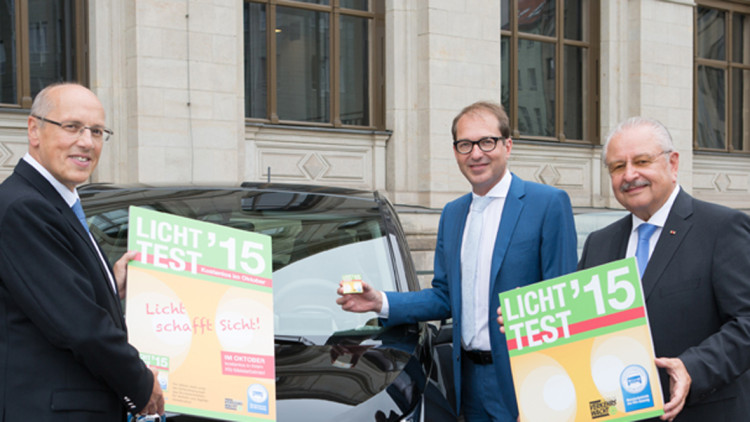 Prof. Kurt Bodewig (DVW), Bundesverkehrsminister Alexander Dobrindt und Jürgen Karpinski (ZDK) (v.l.) 